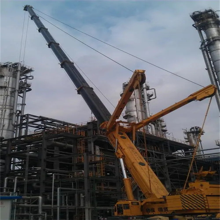 右江吊板房的吊车